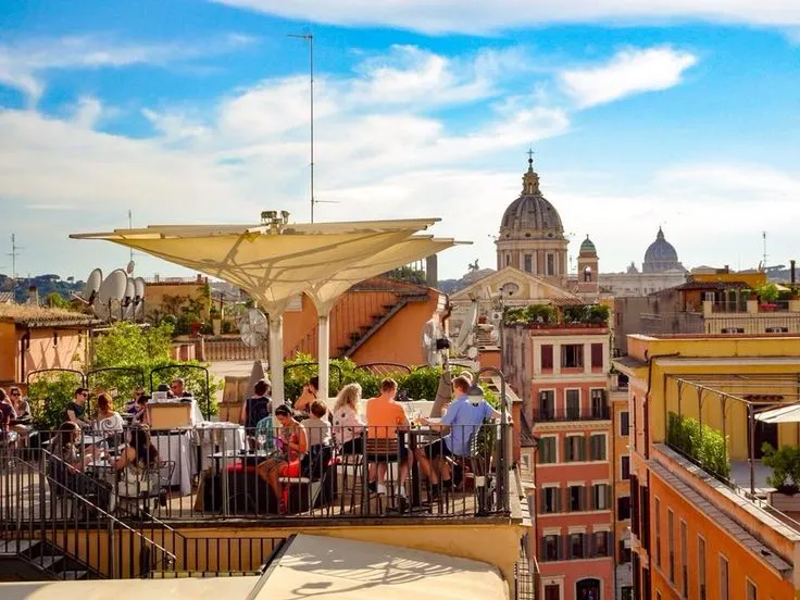Il Palazzetto rooftop wine bar a Rome Il Palazzetto rooftop wine bar à Rome