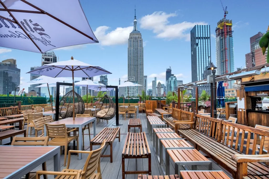 230 Fifth le rooftop le plus connu manhattan a New York 230 Fifth le rooftop le plus connu manhattan a New York