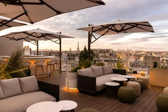 hotel-dame-des-arts-le-rooftop-Bar-Paris